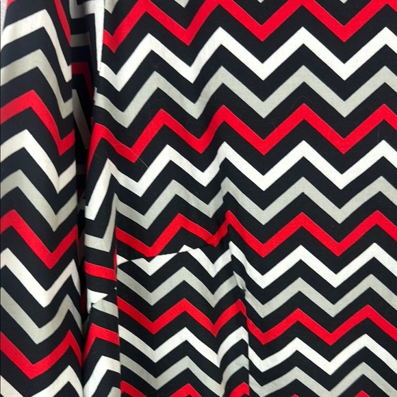 Zac & Rachel Casual Vibrant Red Gray Black Zigzag Button Down Blouse Size XL - Picture 8 of 11